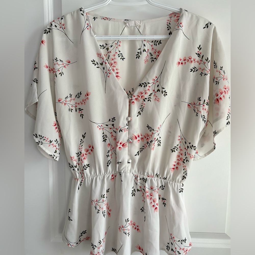 👗2 for $15 or 3 for $20👗 Floral Button-Down Blouse - Cream and Pink